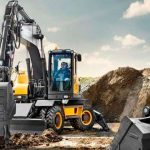 Украинские дорожники получили новый экскаватор Volvo. Видео