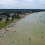 У озера Свитязь застроили пляж