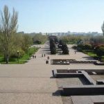 В Мариуполе всем миром реконструируют парк