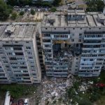 Поврежденный взрывом дом на Позняках до сих пор не снесли