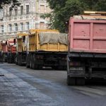 На загруженных центральных улицах наводят порядок
